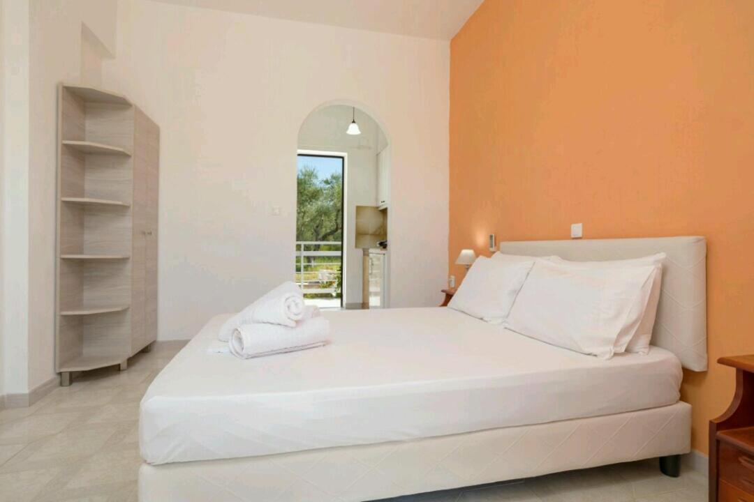 Eleni Studios & Apartments Alykes  Dış mekan fotoğraf
